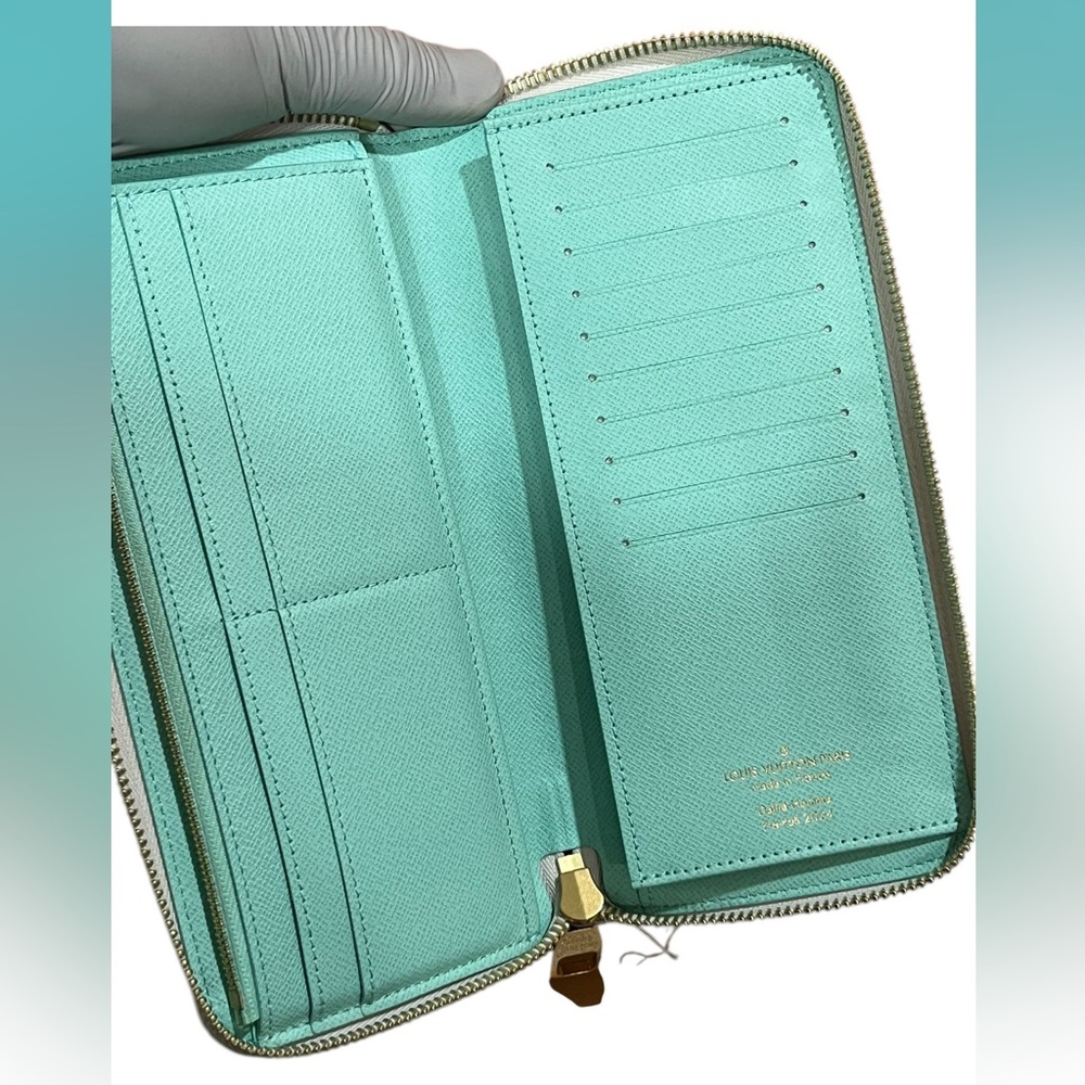 Authentic LOUIS VUITTON - Damier - Giant Long Zippy Organizer <microchipped> - Picture 5 of 5